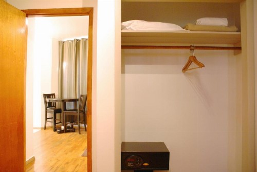 Off SoHo Suites Hotel - image 10