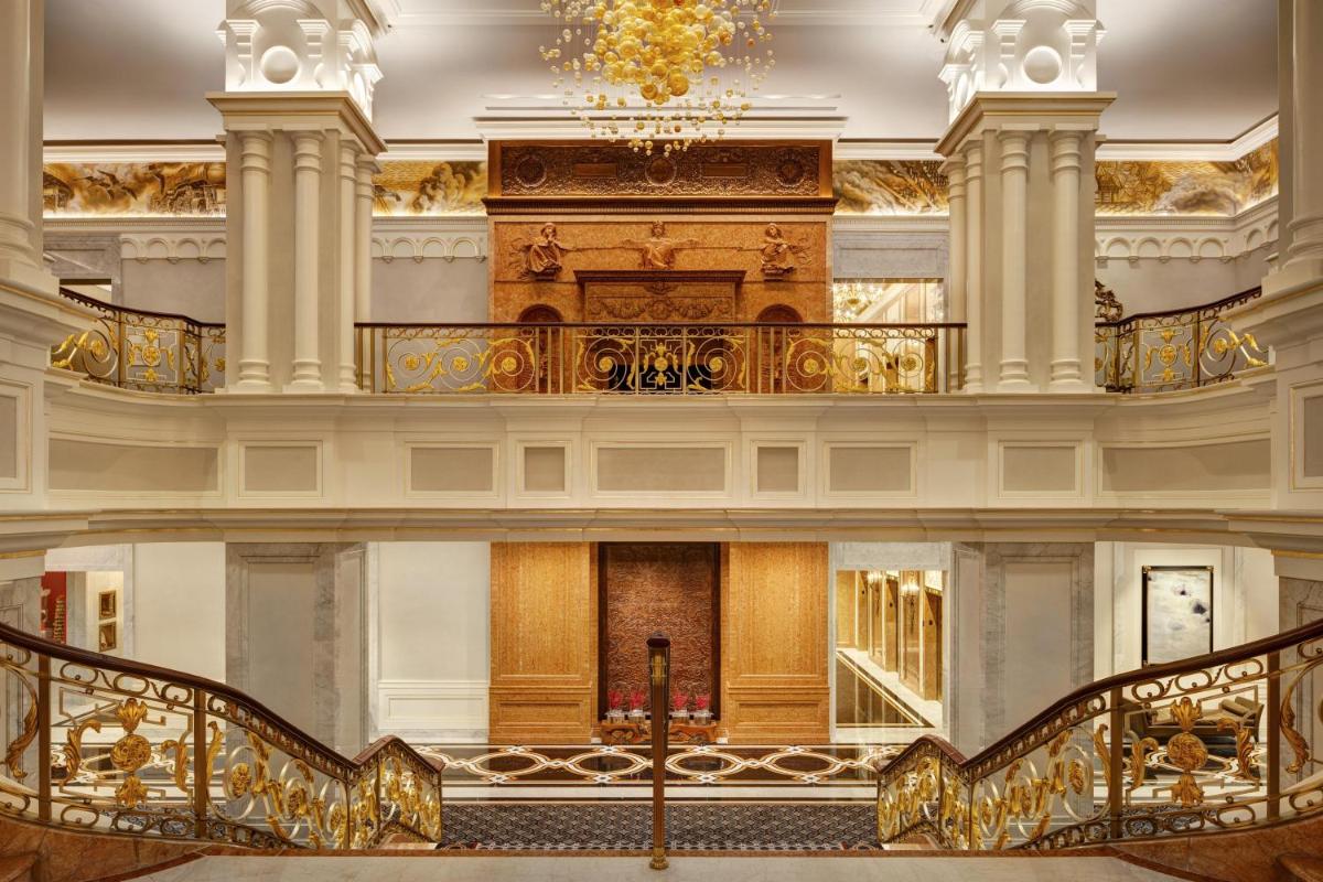 Lotte New York Palace - image 3