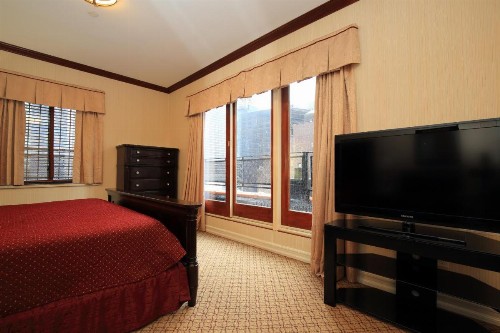 Radio City Apartments - image 5