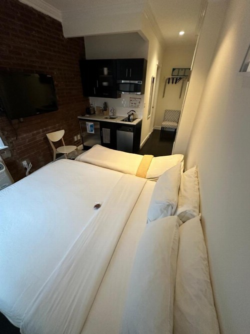 East Village Hotel - image 4
