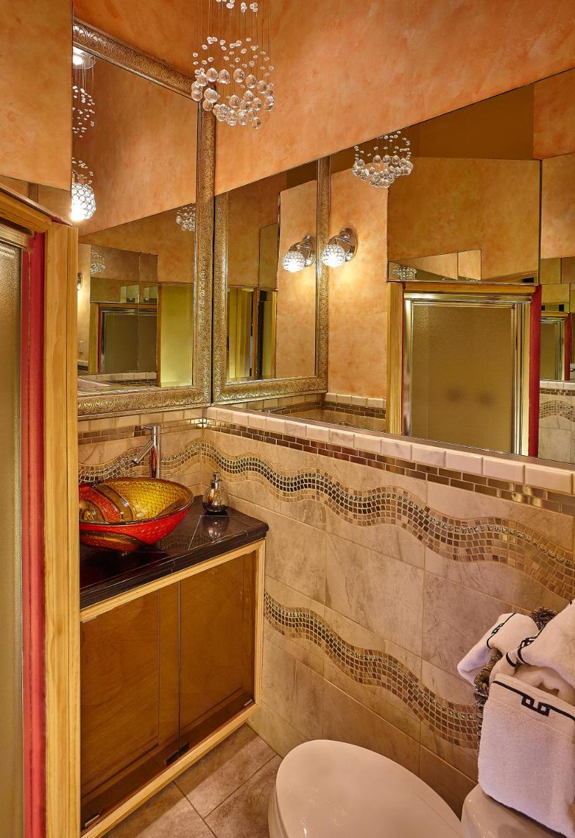 The International Cozy Inn - image 6