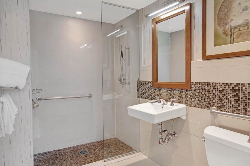 Wyndham Garden Chinatown - image 23