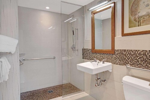Wyndham Garden Chinatown - image 33