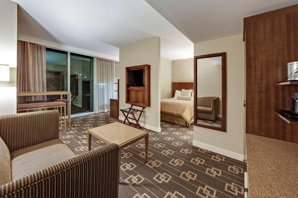 Wyndham Garden Chinatown - image 6
