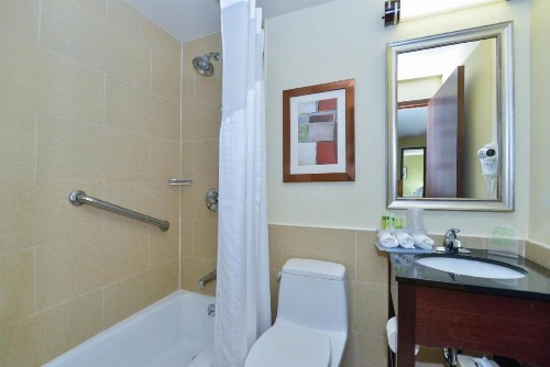 Holiday Inn Express Manhattan Midtown West an IHG Hotel - image 8