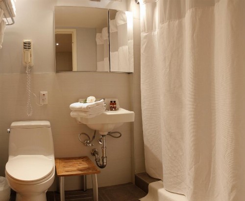 Sanctuary NYC Retreats - image 24