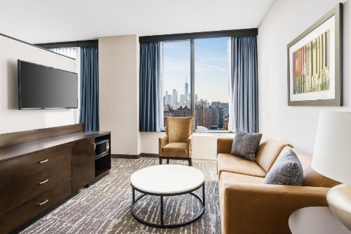 Fairfield Inn & Suites by Marriott New York Midtown Manhattan/Penn Station - image 2