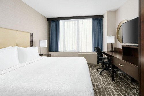 Fairfield Inn & Suites by Marriott New York Midtown Manhattan/Penn Station - image 9