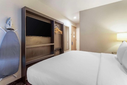 Comfort Inn Midtown West - image 22