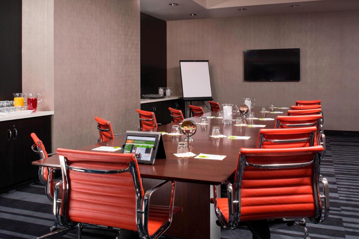 Residence Inn by Marriott New York Manhattan/Central Park - image 7