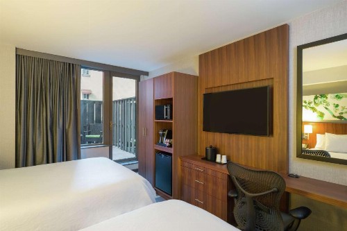 Hilton Garden Inn Central Park South - image 15