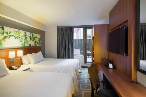Hilton Garden Inn Central Park South - image 16