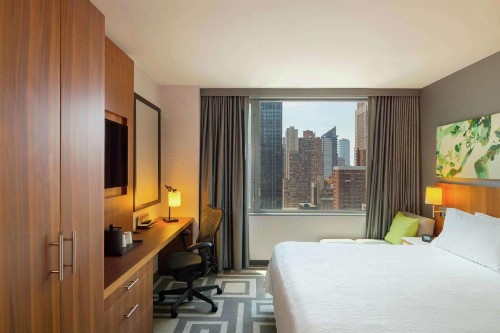 Hilton Garden Inn Central Park South - image 18