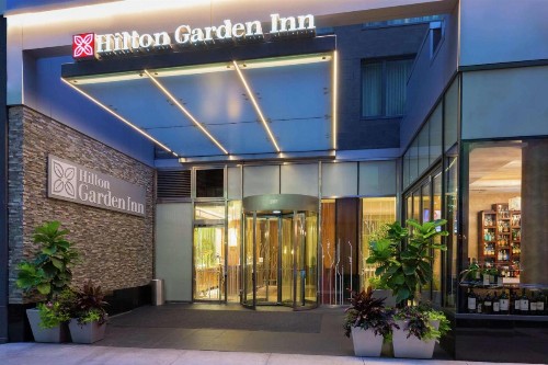 Hilton Garden Inn Central Park South - image 2
