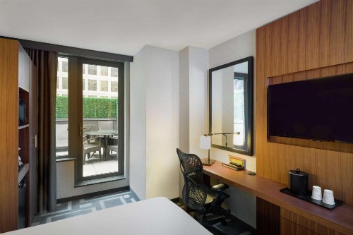 Hilton Garden Inn Central Park South - image 20