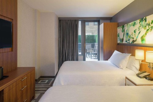 Hilton Garden Inn Central Park South - image 25