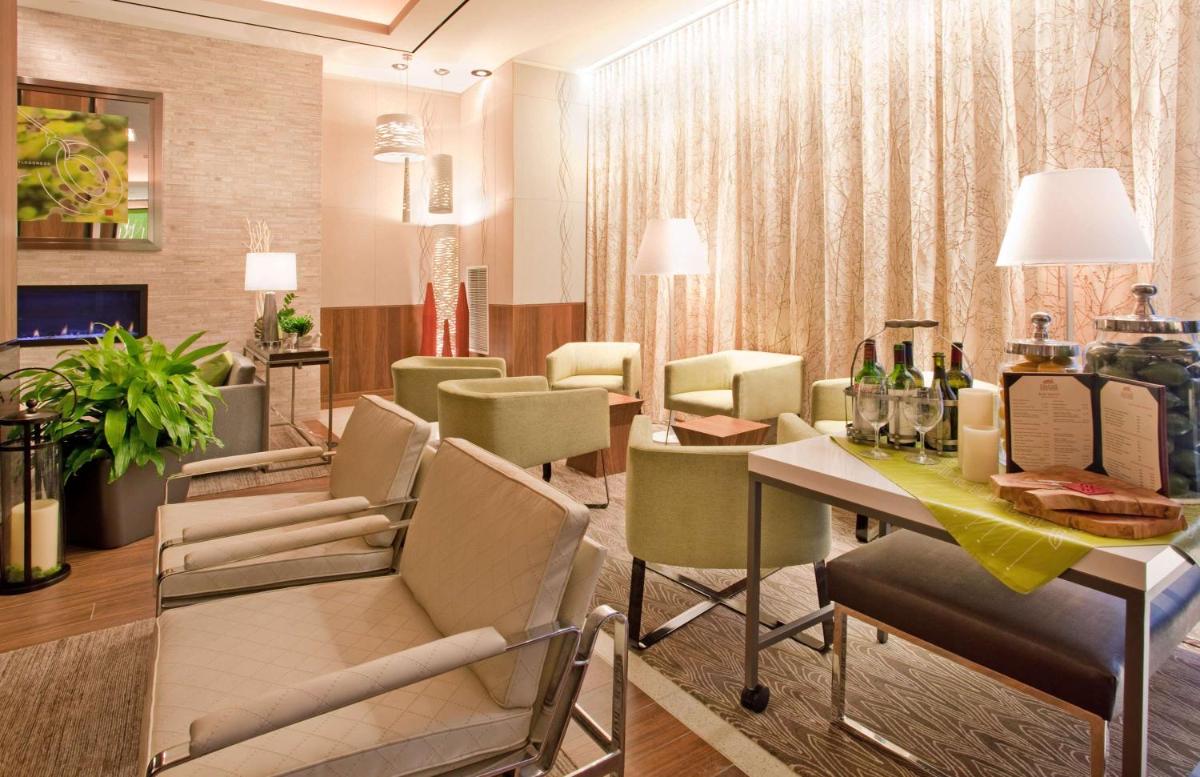 Hilton Garden Inn Central Park South - image 7