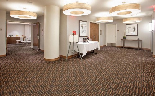 Hilton Garden Inn Central Park South - image 8