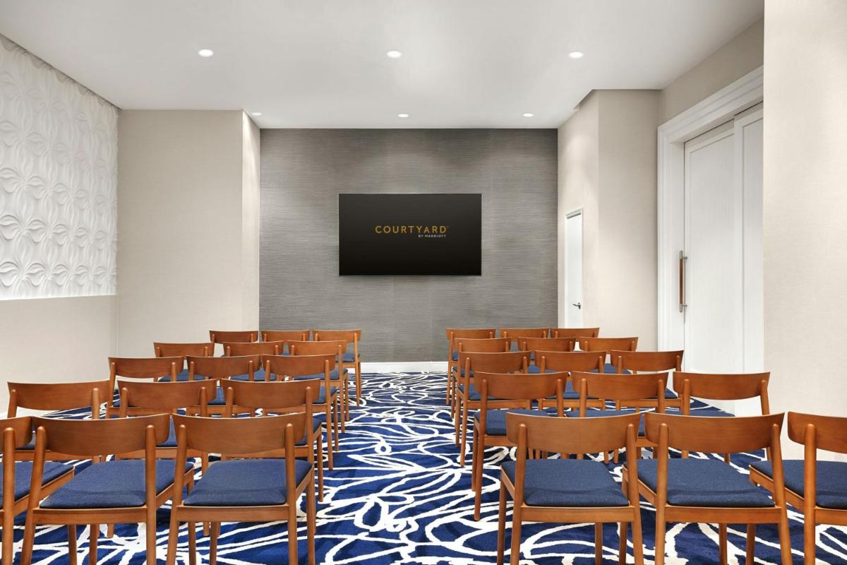 Courtyard by Marriott New York Manhattan/Chelsea - image 4