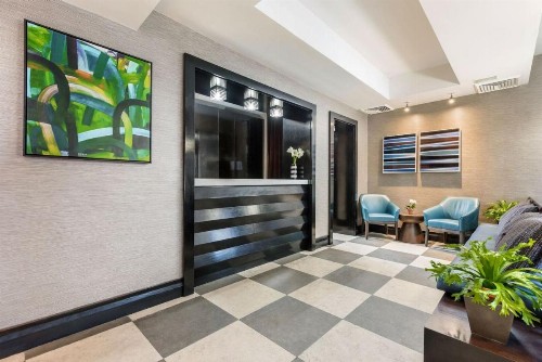 Park West Hotel - image 5