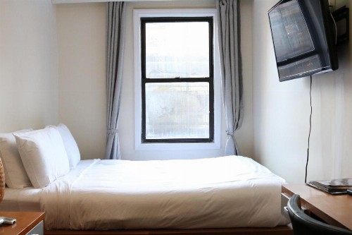 Midtown West Hotel - image 23
