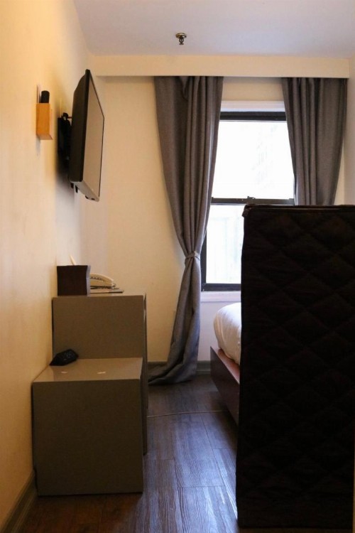 Midtown West Hotel - image 32