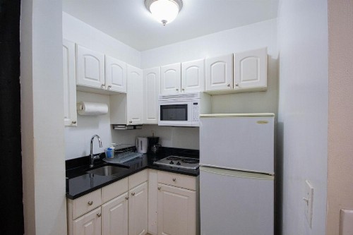 Studio Plus - One-Bedroom APT - image 7