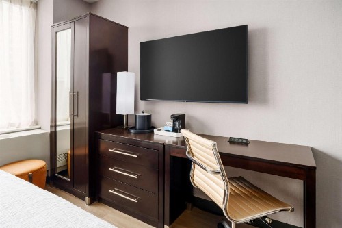 Hampton Inn Times Square Central - image 24