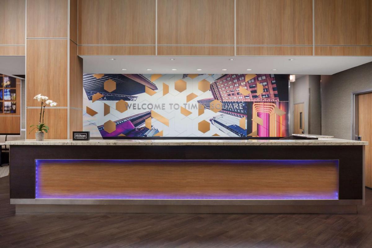 Hampton Inn Times Square Central - image 3