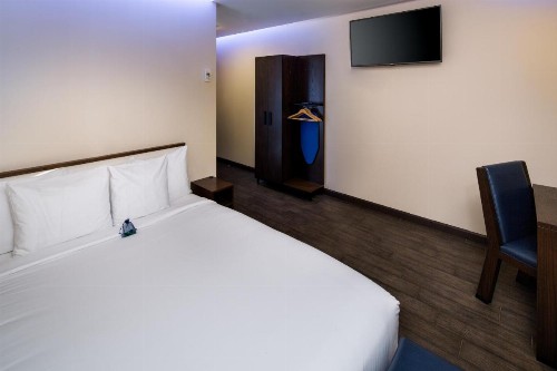 Orchard Street Hotel - image 12