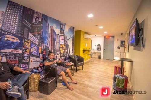 Jazz on Columbus Circle Hostel - image 5