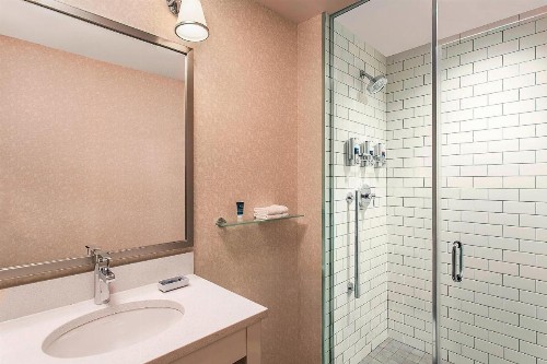 Four Points by Sheraton New York Downtown - image 5