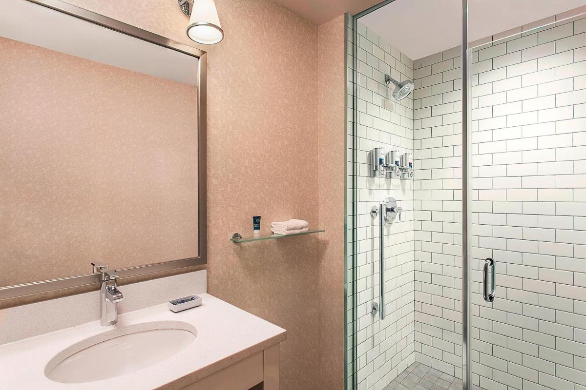 Four Points by Sheraton New York Downtown - image 5