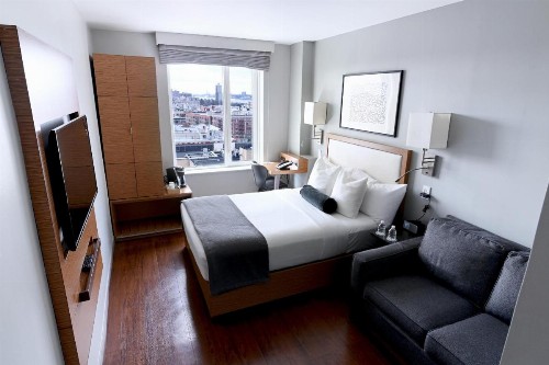 Edge Hotel Washington Heights - image 2