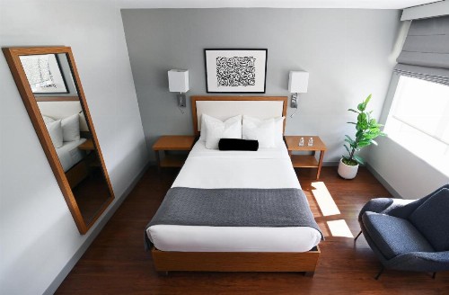 Edge Hotel Washington Heights - image 4