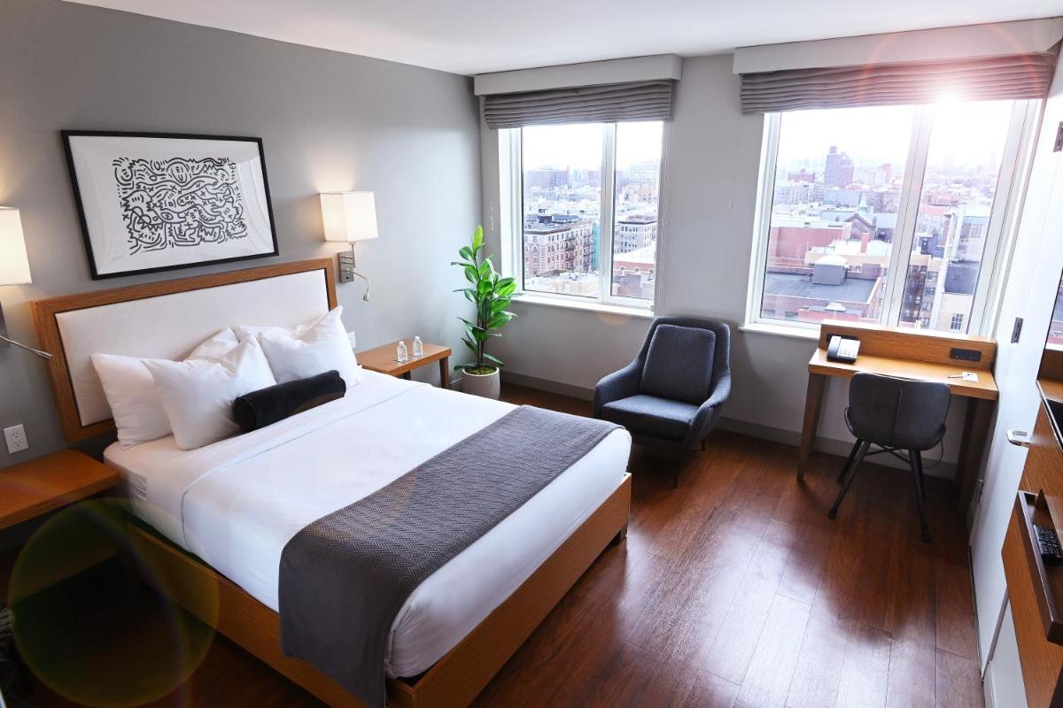 Edge Hotel Washington Heights - image 5
