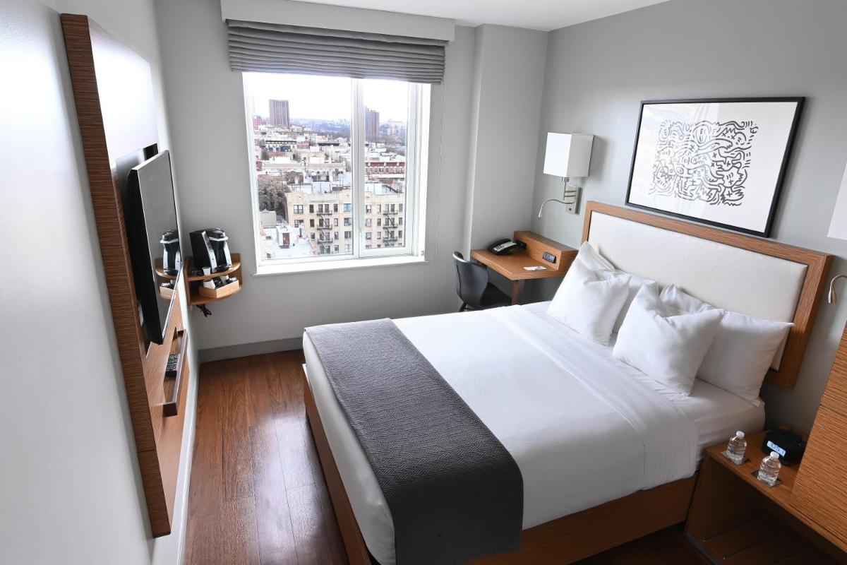 Edge Hotel Washington Heights - image 6