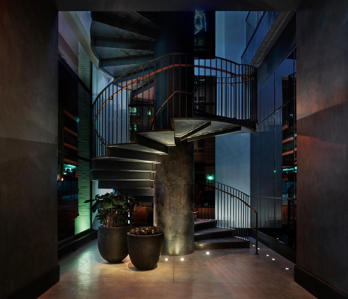 11 Howard - image 3