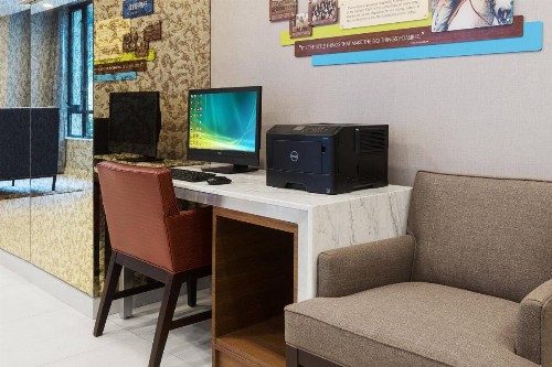 Fairfield Inn & Suites by Marriott New York Manhattan/Central Park - image 10