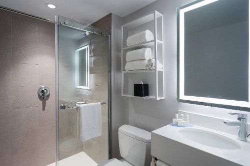 Fairfield Inn & Suites by Marriott New York Manhattan/Central Park - image 22
