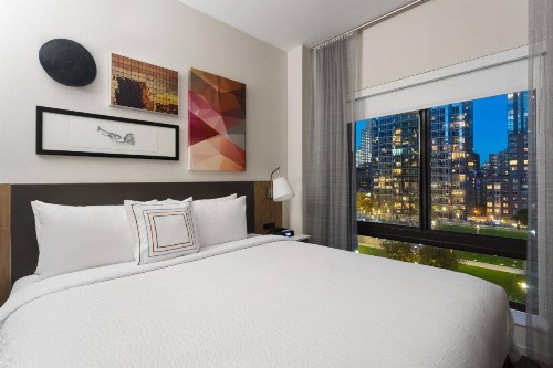 Fairfield Inn & Suites by Marriott New York Manhattan/Central Park - image 8