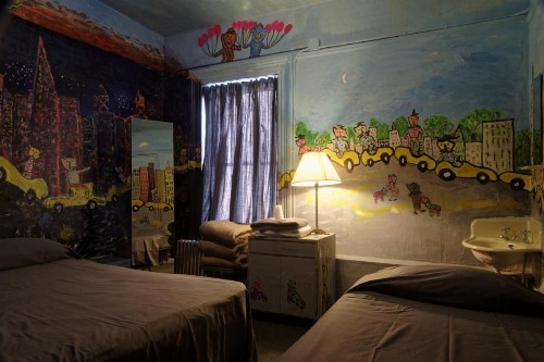 Carlton Arms Hotel - image 14