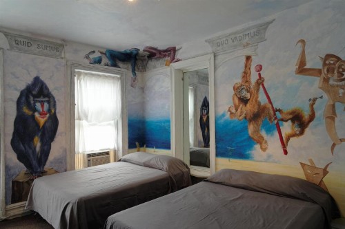 Carlton Arms Hotel - image 20