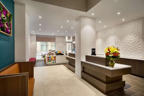 Hilton Garden Inn New York Times Square South - image 9