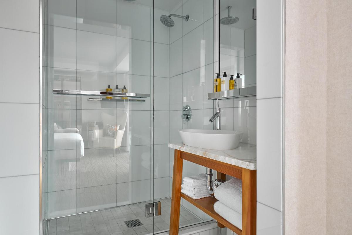 Mondrian Park Avenue - image 3