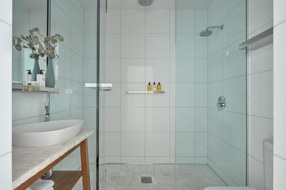 Mondrian Park Avenue - image 6