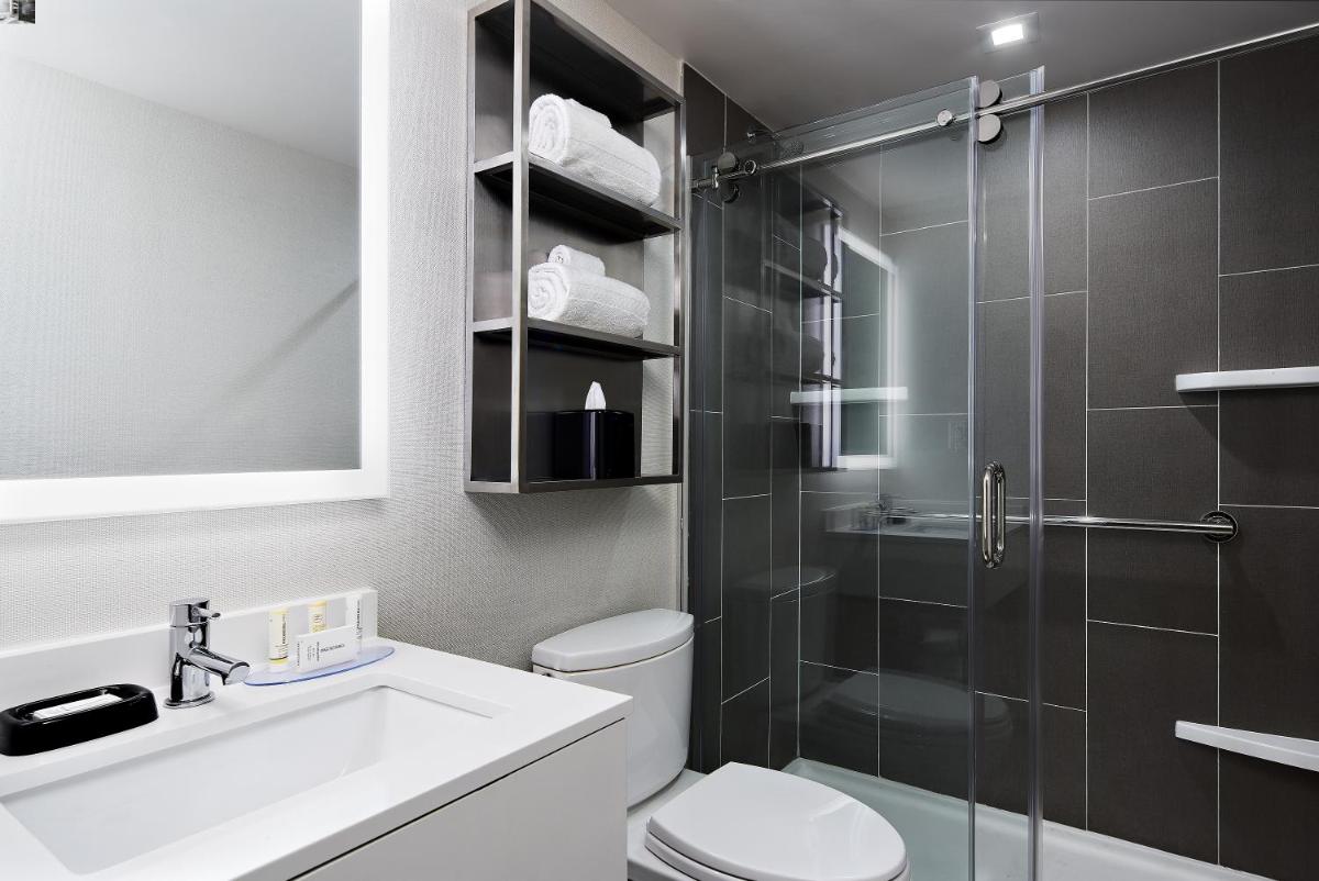 TownePlace Suites by Marriott New York Manhattan/Times Square - image 4