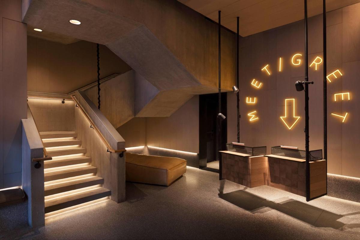 Moxy NYC Chelsea - image 6