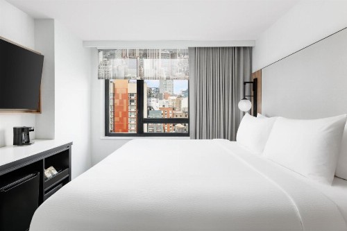 Fairfield Inn & Suites by Marriott New York Manhattan/Times Square South - image 16