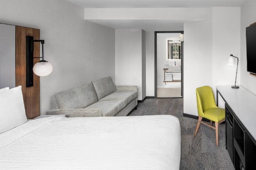 Fairfield Inn & Suites by Marriott New York Manhattan/Times Square South - image 18